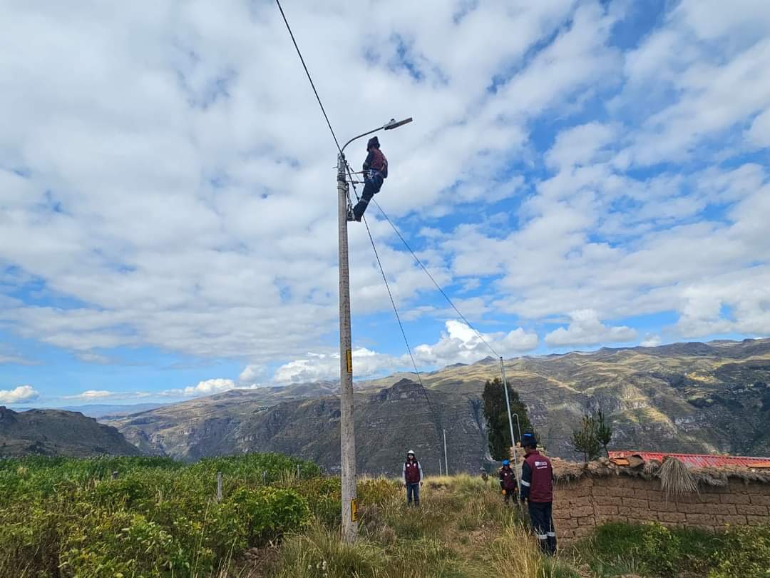 Werner Salcedo Álvarez Enciende Luz De Desarrollo En Zonas Rurales Con Más De 212 Millones De Soles En Electrificación