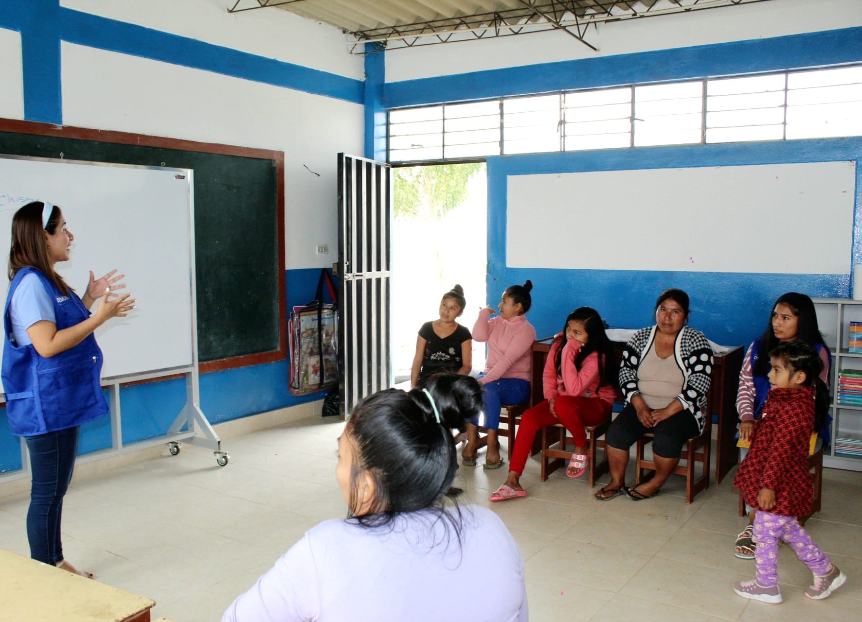 Foto de charla de violencia hacia la mujer