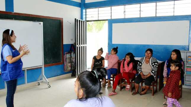 Foto de charla de violencia hacia la mujer