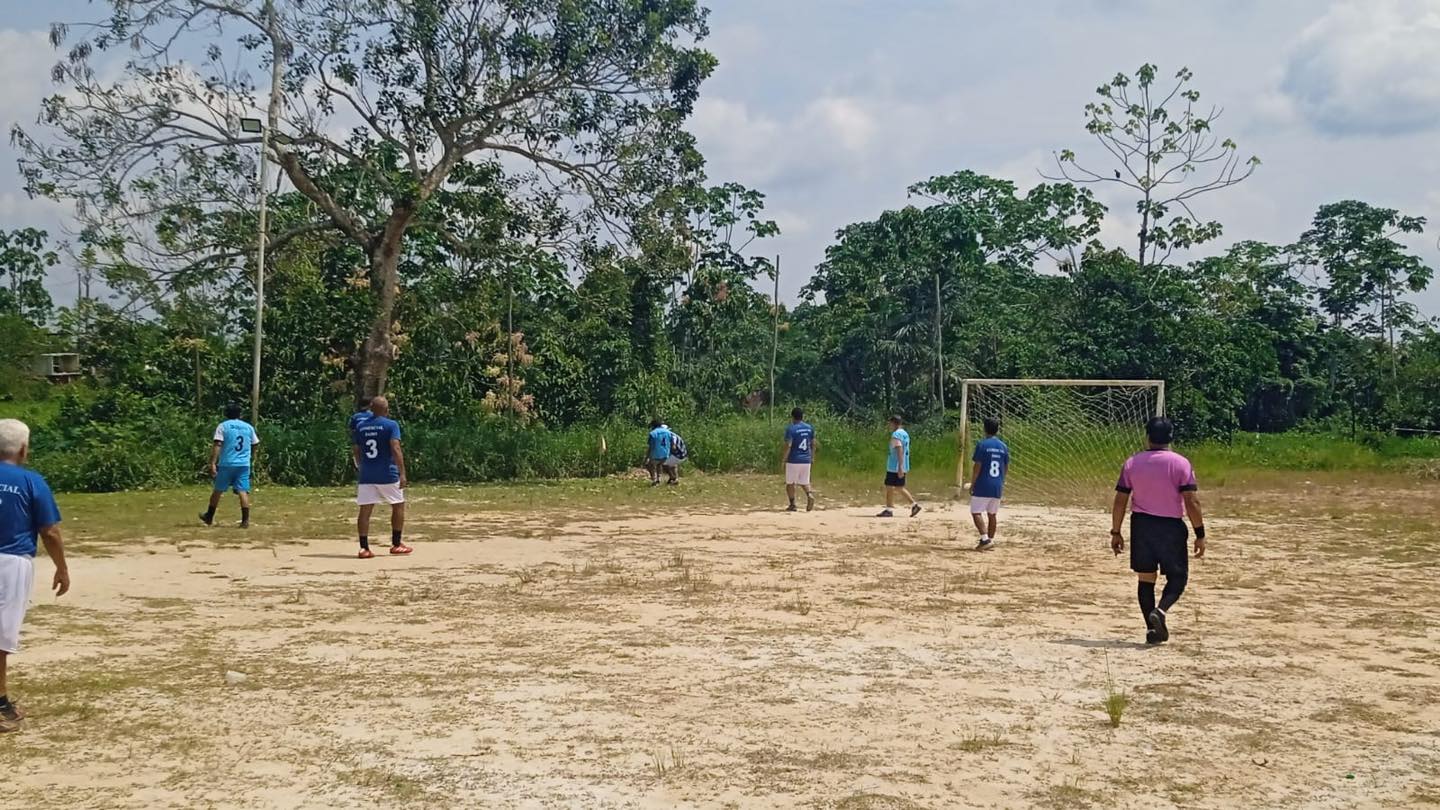 Los regidores de la Municipalidad Distrital de Belén, Tony Isuiza Tangoa y Roy Rodríguez Lozano, participaron de un encuentro deportivo