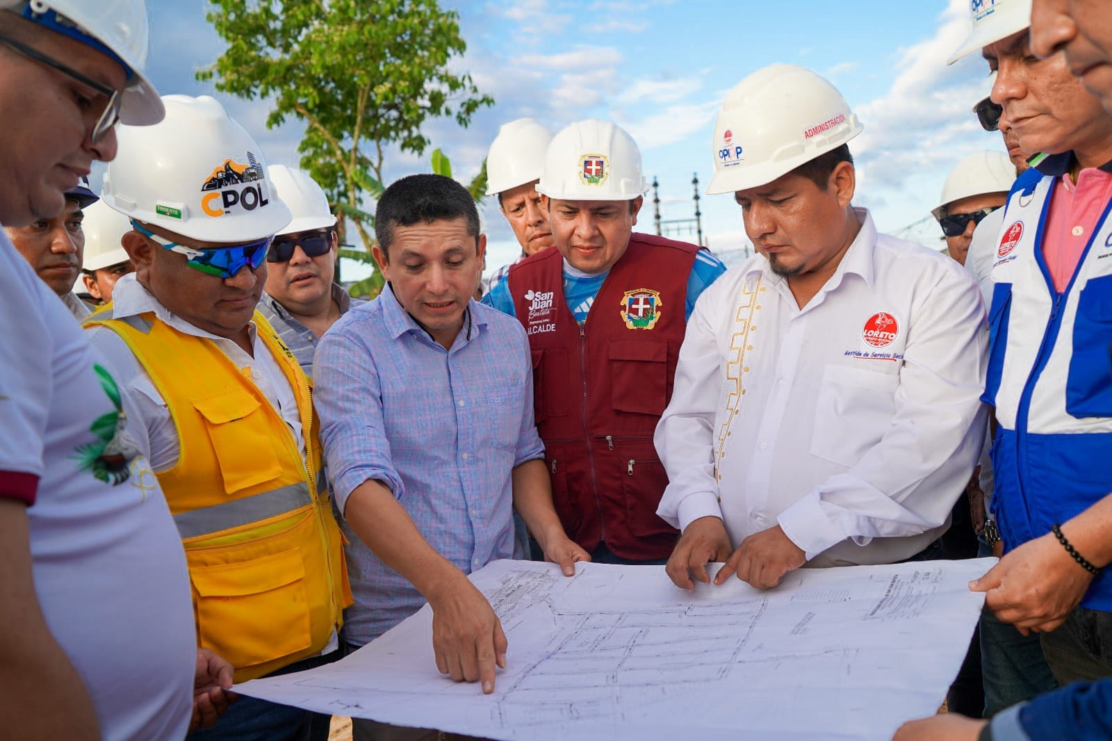 El gobernador regional de Loreto Dr. René Chavez Silvano, supervisó la obra “Prolongación Navarro Cauper” acompañado del alcalde del distrito de San Juan Dr. Joel Parimango Álvarez