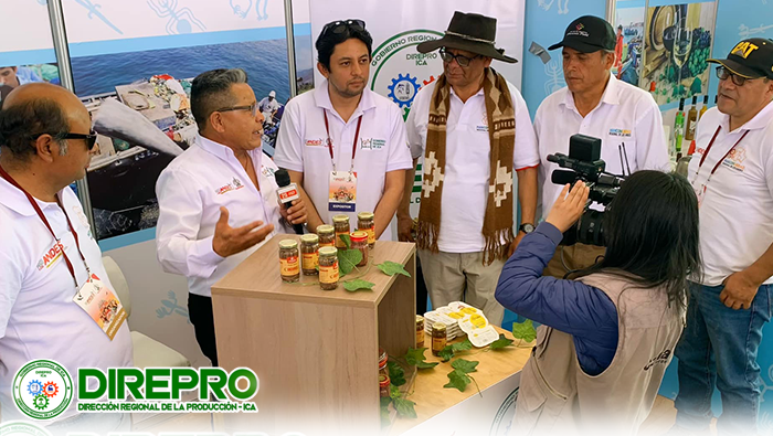 La Comisión de Organización de la Mancomunidad de Los Andes visitó el stand de la DIREPRO ICA.