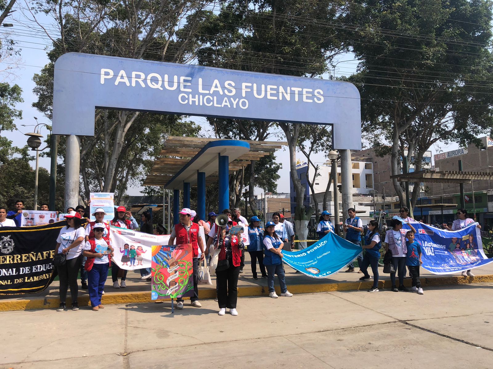 PLANTÓN POR LA TRATA DE PERSONAS 6 MINISTERIO PUBLICO-UGEL FERREÑAFE