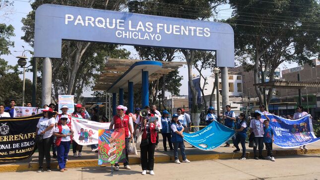 PLANTÓN POR LA TRATA DE PERSONAS 6 MINISTERIO PUBLICO-UGEL FERREÑAFE
