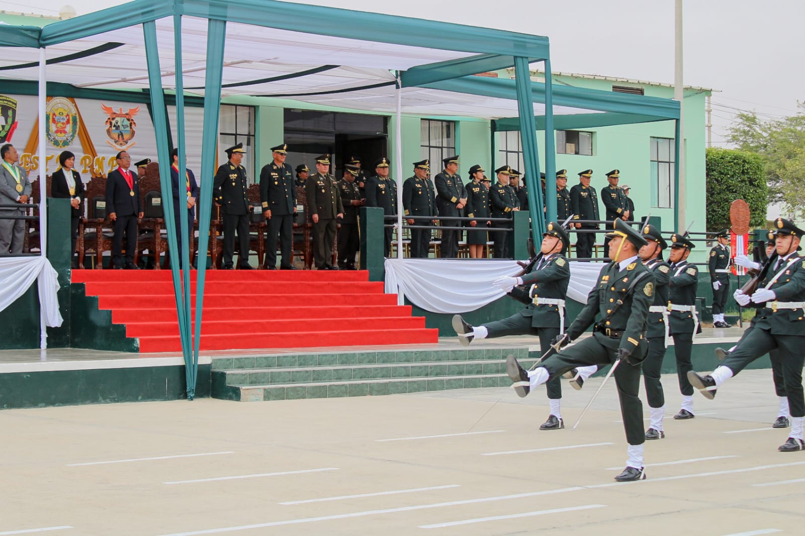 GRADUACIÓN DE SUBALTERNOS PNP -DESFILE DE GRADUADOS ANTE ESTRADO OFICIAL