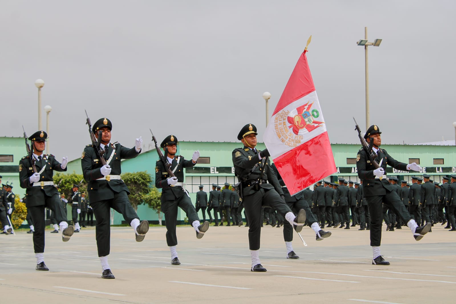 GRADUACIÓN DE SUBALTERNOS PNP -DESFILE DE GRADUADOS 2