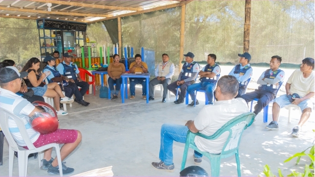 Foto Brindan charla de capacitación a serenos de la zona rural