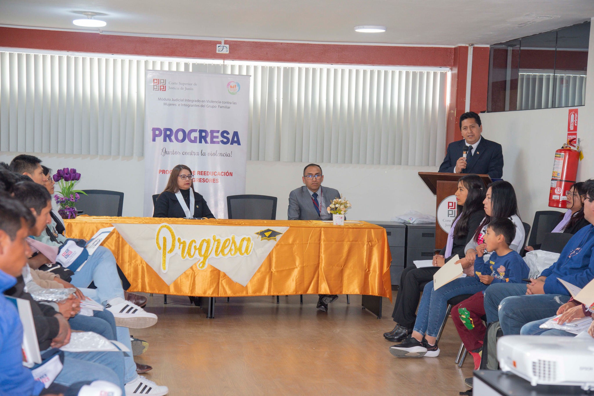 Corte de Junín clausuró Progresa y Qhari Warmi