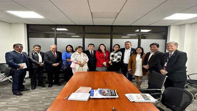 Foto grupal de los participantes de la 7ma mesa técnica del grupo multisectorial de trabajo para la implementación de la Ley N° 31808.