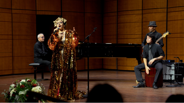 Magia peruana en el Centro Kennedy: cantante nacional Sylvia Falcón deleita con música lírica andina