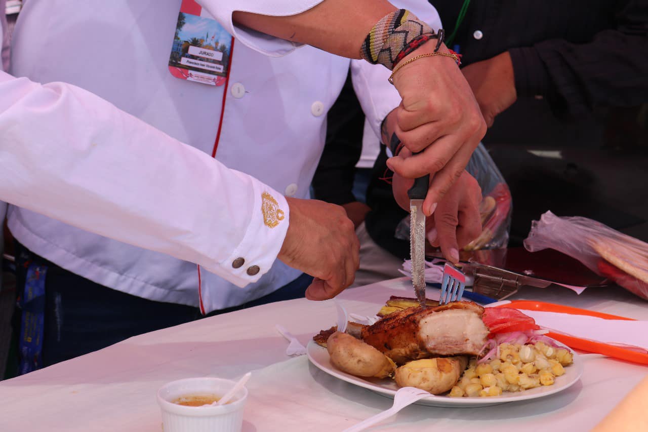 Degustación, calificación y evaluación en el concurso de gastronomía “ollita de barro 2024”