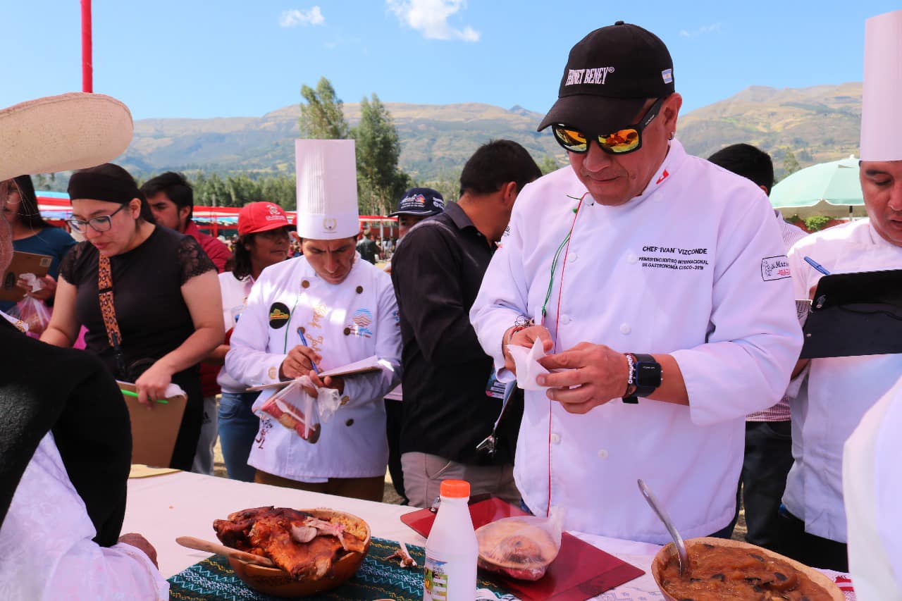 Degustación, calificación y evaluación en el concurso de gastronomía “ollita de barro 2024”