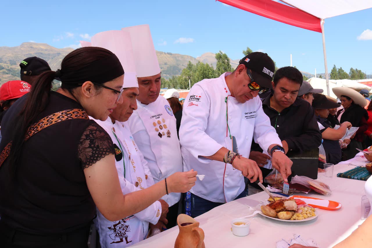 Degustación, calificación y evaluación en el concurso de gastronomía “ollita de barro 2024”