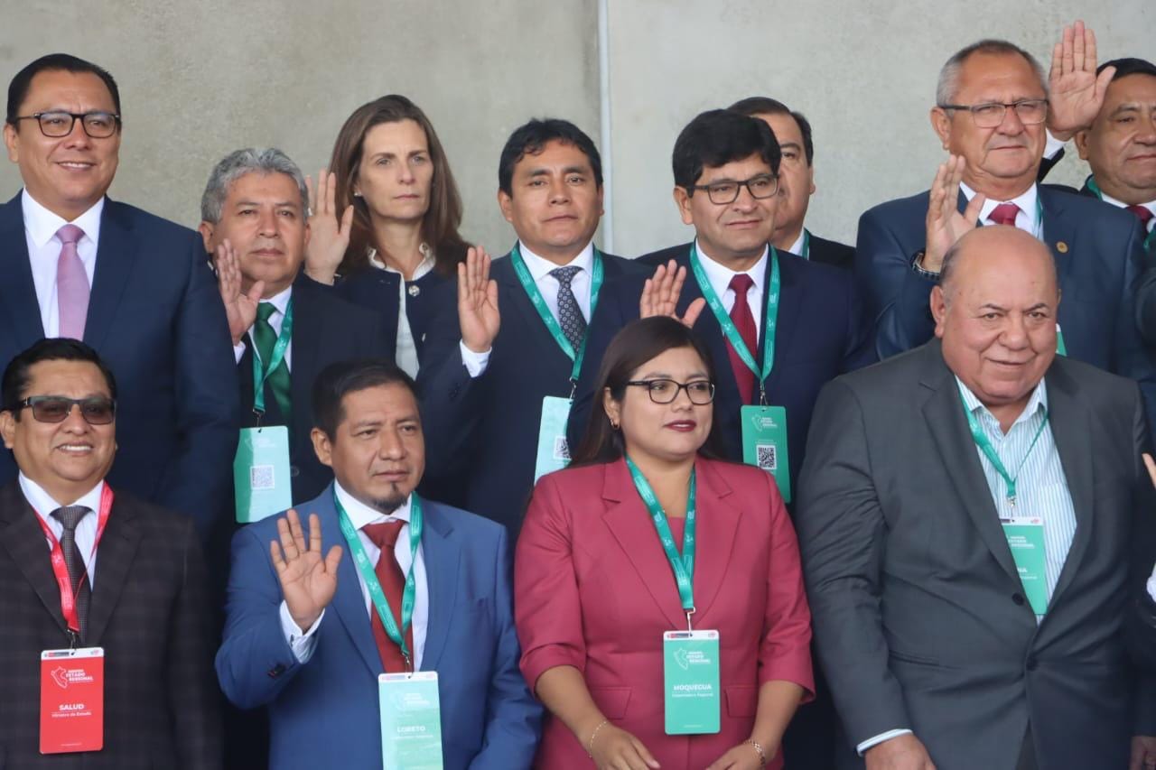 Gobernador Dr. René Chávez expone problemáticas y soluciones de Loreto ante presidenta Dina Boluarte en IV Consejo de Estado Regional.