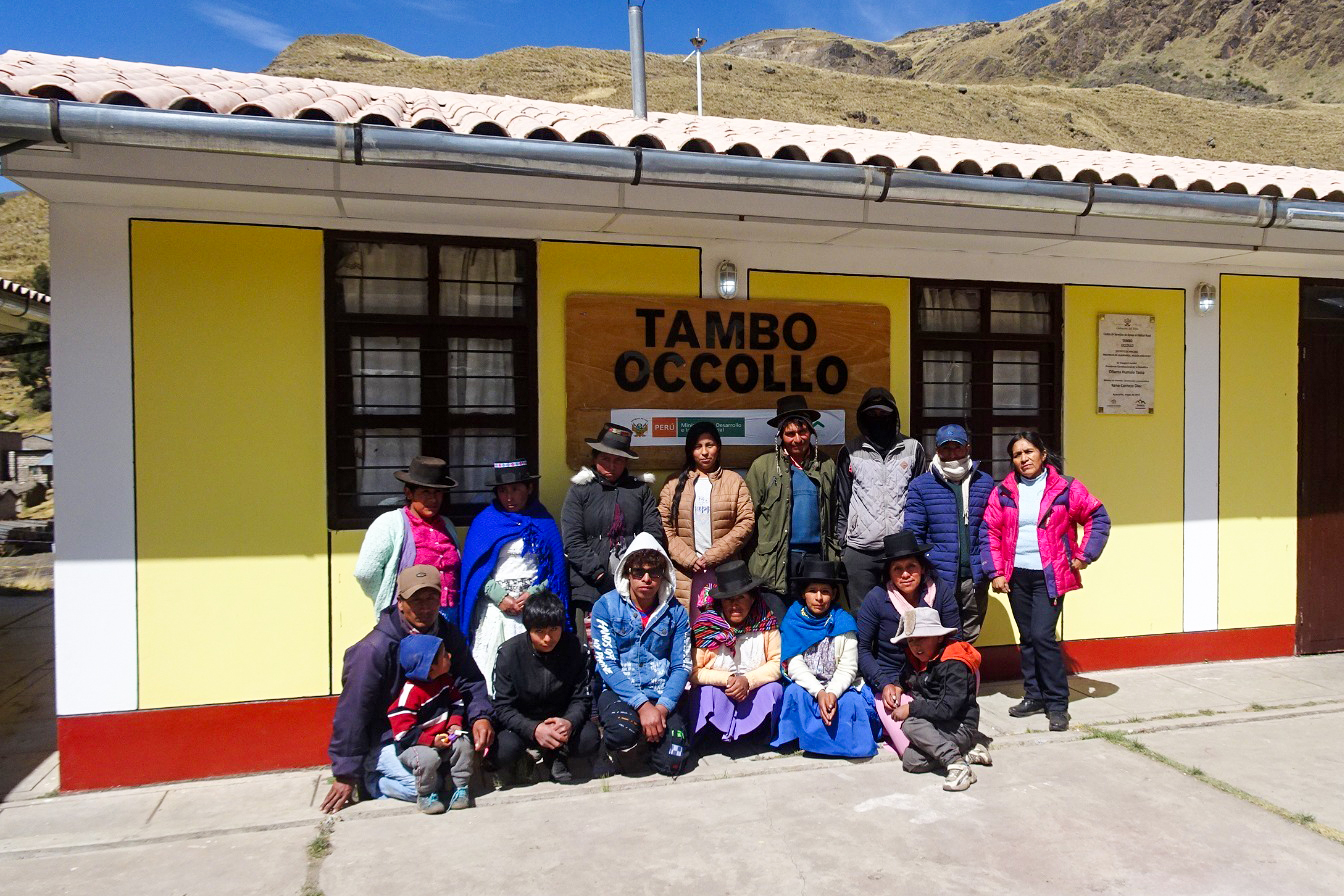 Ayacucho - adultos estudian en Tambos