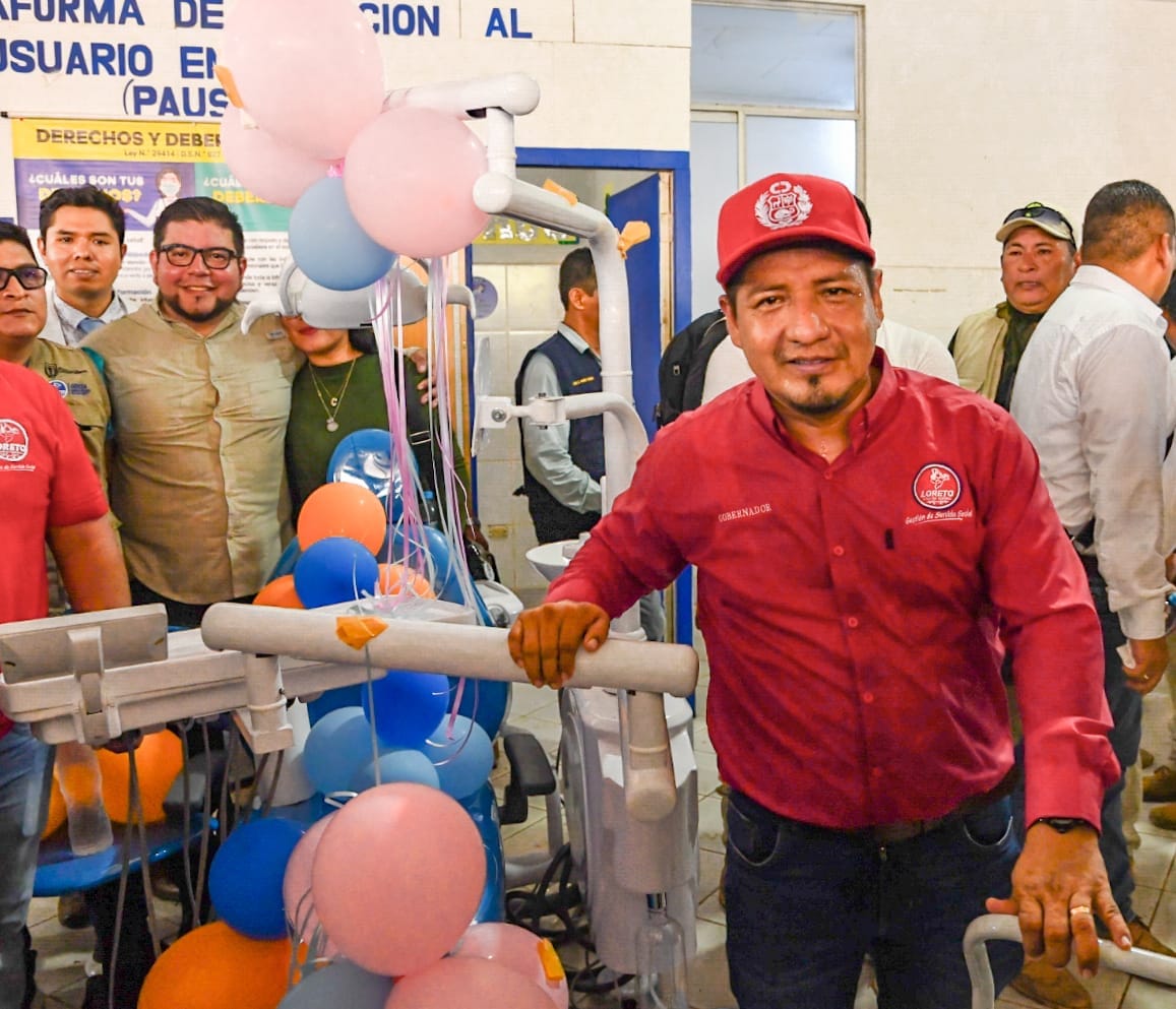 Gobernador Dr. René Chávez entrega equipos médicos al centro de salud Ipress 1-4 Nauta.