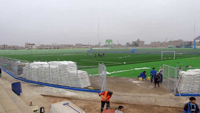 Grass sintetico Quality Pro en el estadio Julio Lores Col谩n