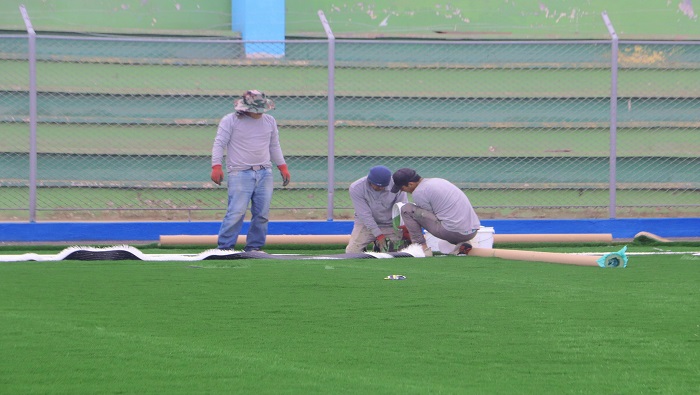Grass sintetico Quality Pro en el estadio Julio Lores Col谩n