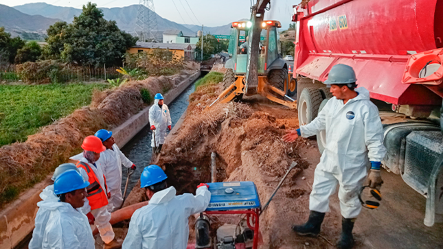 En menos de 48 horas, la Empresa Prestadora de Servicios – EPS Moquegua, logró recuperar la línea principal de alcantarillado que conduce el agua residual a la planta de tratamiento – PTAR Omo. 

Cabe indicar, que la línea que sufrió un desperfecto en el sistema de alcantarillado corresponde a la red que recibe el agua del desagüe de más de 30 mil conexiones de los distritos de Moquegua, San Antonio y Samegua.  
