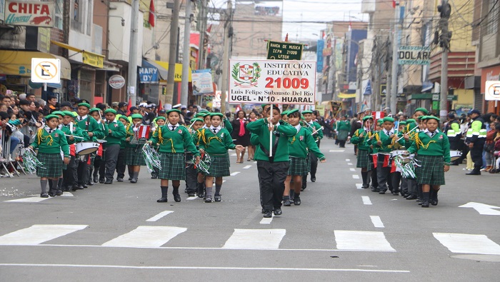 Desfile C铆vico en conmemoraci贸n del 203掳 aniversario de la Independencia del Per煤 en Huaral