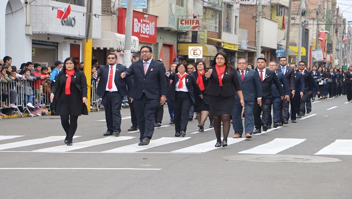Desfile C铆vico en conmemoraci贸n del 203掳 aniversario de la Independencia del Per煤 en Huaral