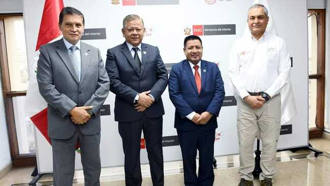 Fructífera reunión con el ministro del interior Vicente Romero Fernández
