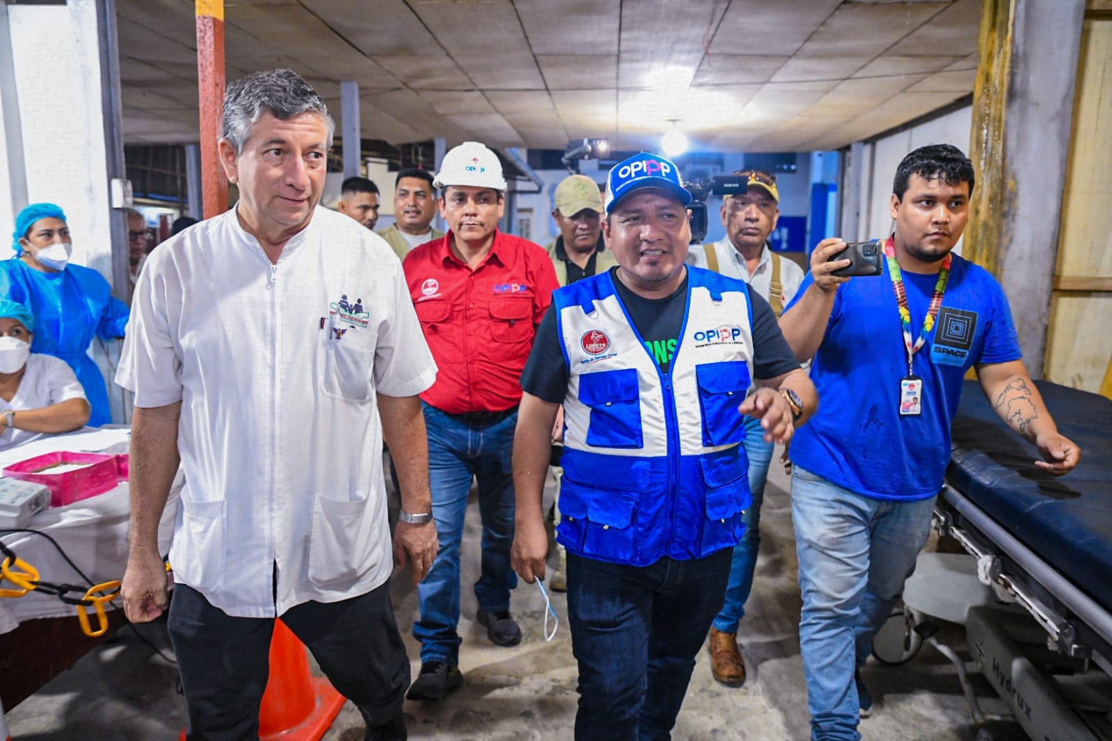 Gobernador René Chávez inspecciona obra de refacción en hospital Iquitos