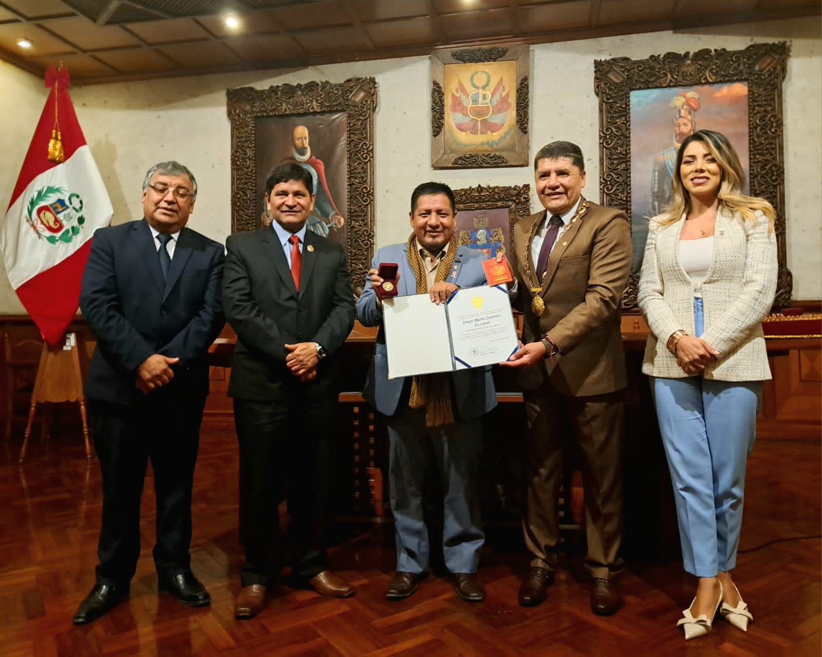 Gobernador presente en Perúmin Arequipa para conocer soluciones que brinda la industria minera