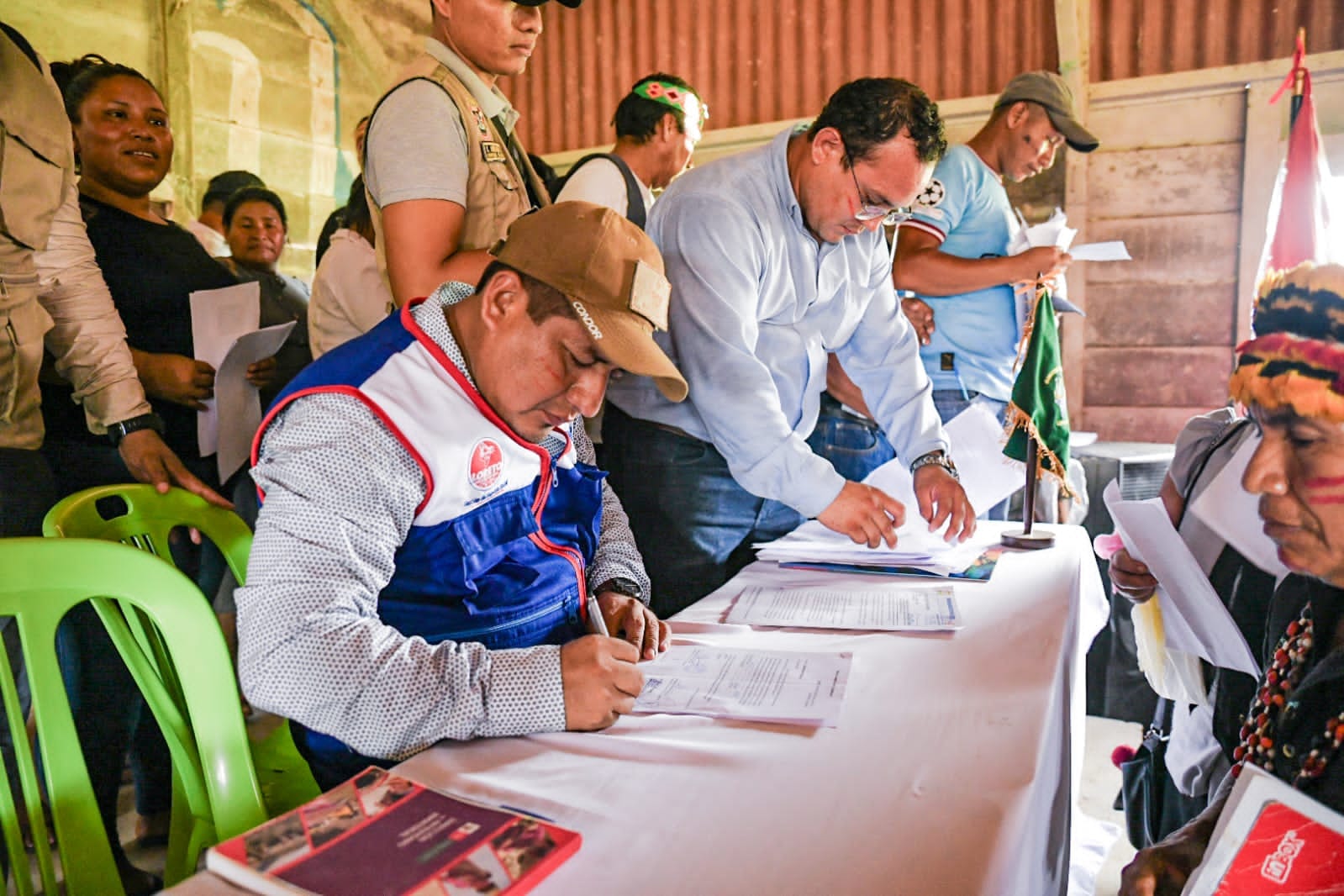 Gobernador René Chávez instala mesa de trabajo en Andoas