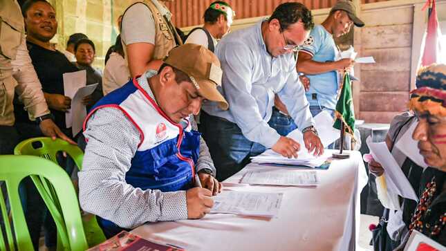 Gobernador René Chávez instala mesa de trabajo en Andoas