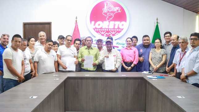 Gobernador regional firma acta para apoyar a asociaciones exportadoras y pesqueras