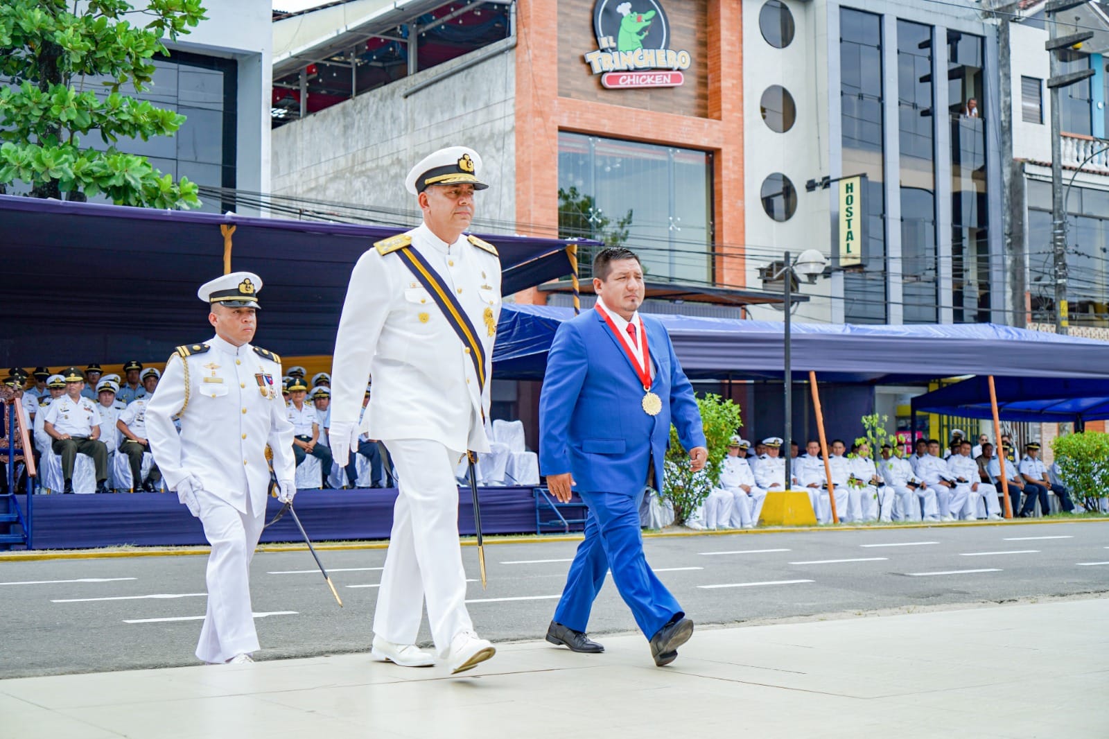 Gobernador regional presente en aniversario de la marina de guerra del Perú