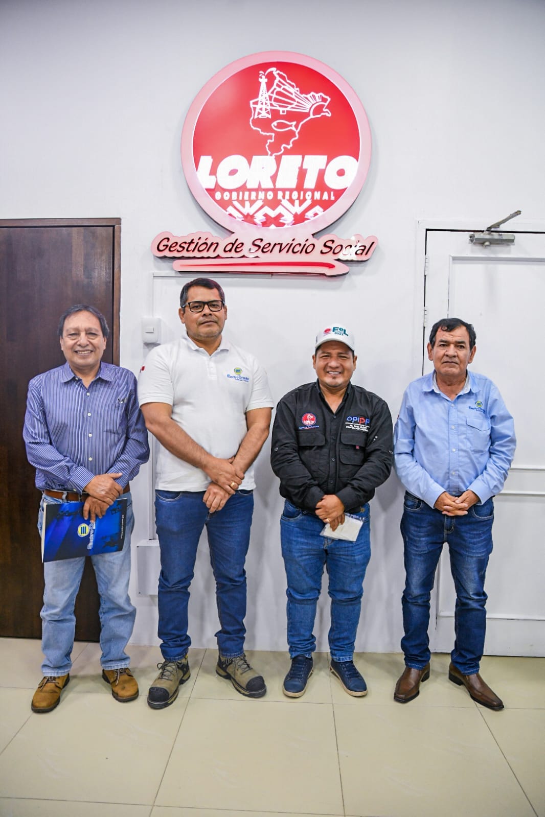 Gobernador regional trabaja junto a electro oriente para mejorar calidad de vida de loretanos