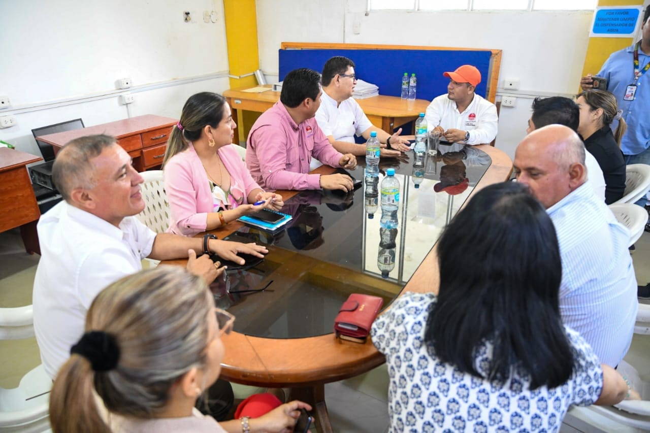 Gobernador regional realiza visita inopinada a la gerencia regional de salud