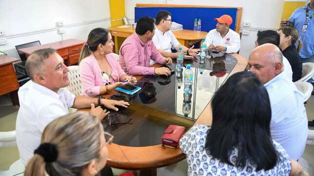 Gobernador regional realiza visita inopinada a la gerencia regional de salud