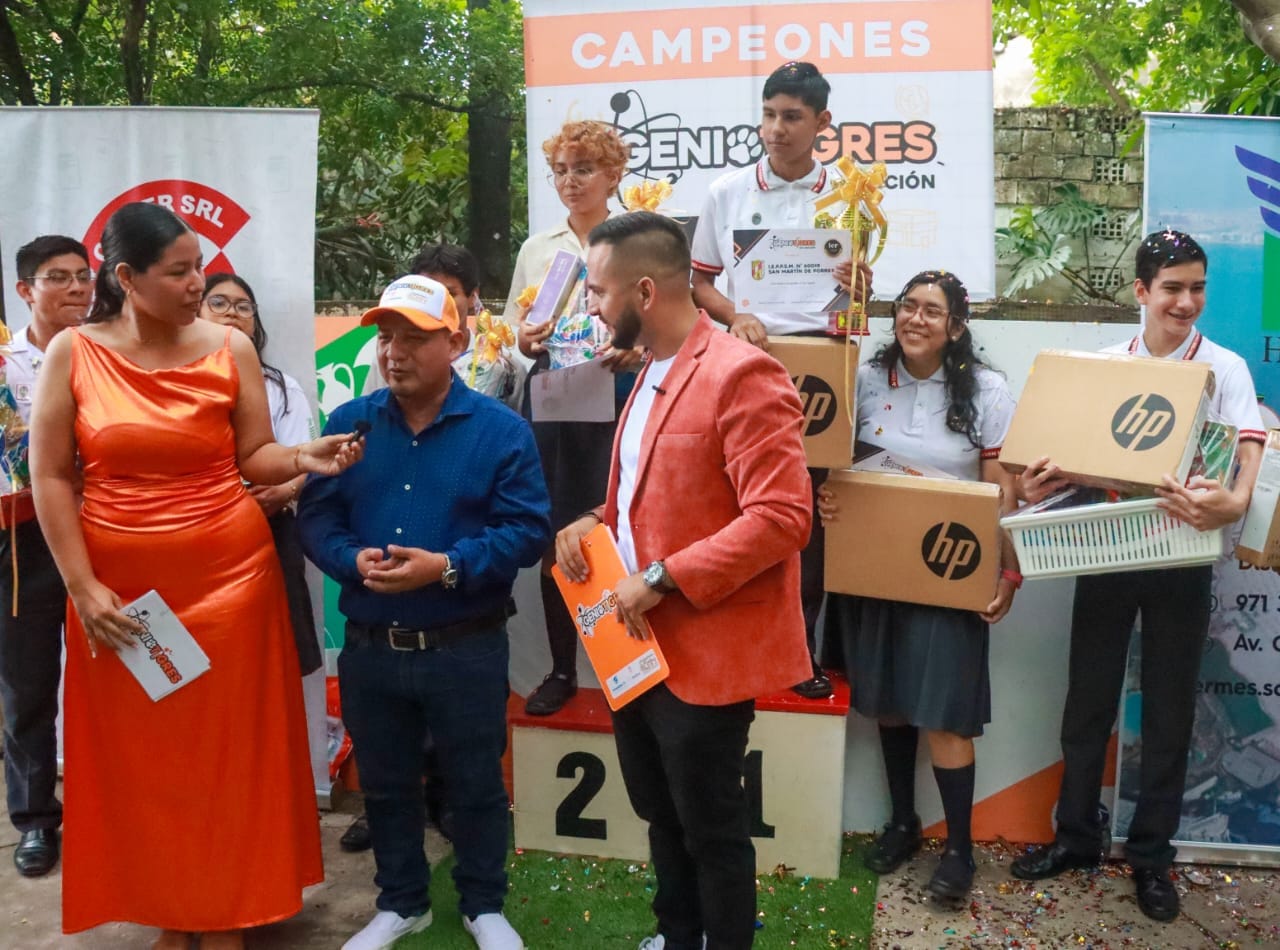 Gobernador René Chávez premia a ganadores de genio tigres