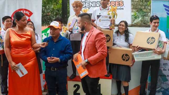 Gobernador René Chávez premia a ganadores de genio tigres
