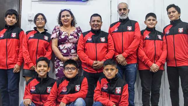Gobernador de loreto sigue apoyando a equipo de ajedrez que participará en sudamericano de Brasil