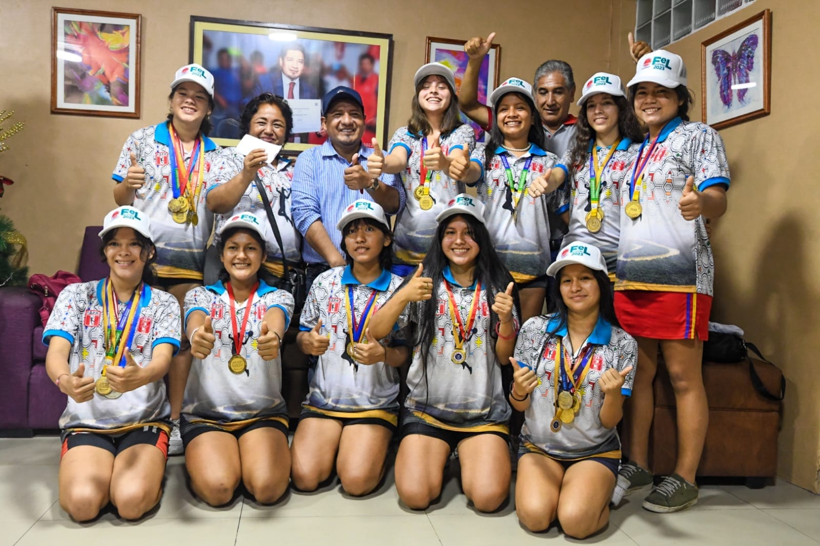 Gobernador Dr. René Chávez sigue apoyando a delegación de handball que competirá en chile