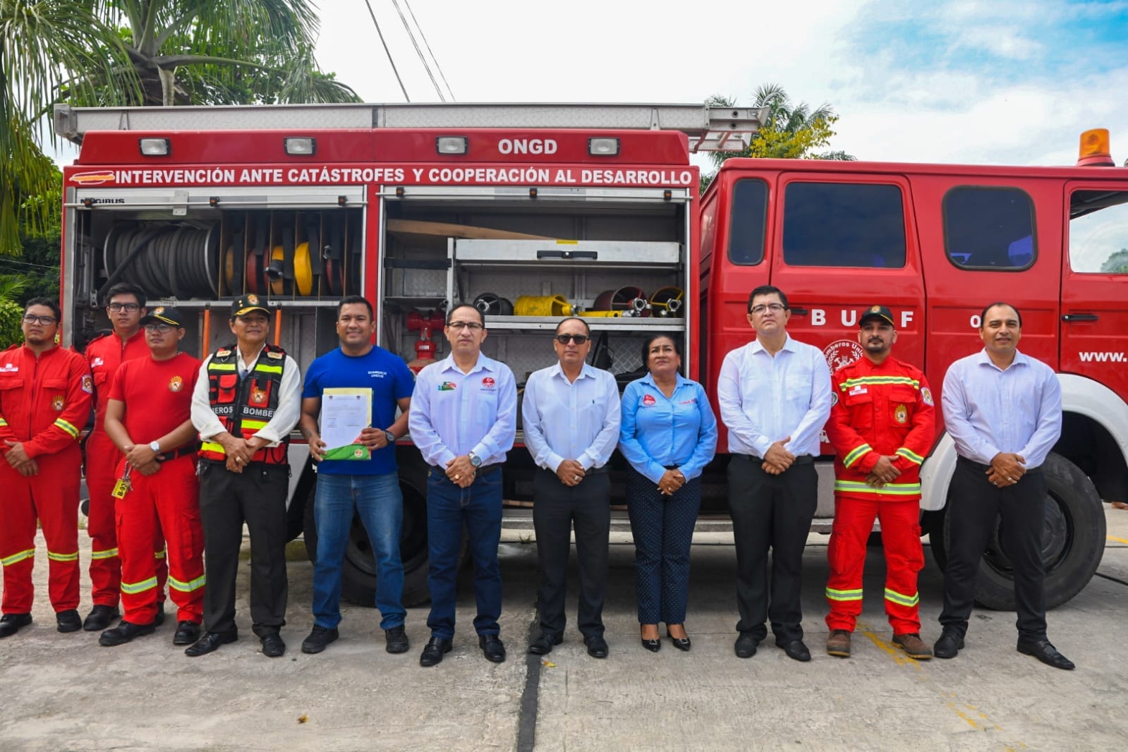 Gobierno regional de loreto fortalece cuerpo de bomberos con nueva autobomba