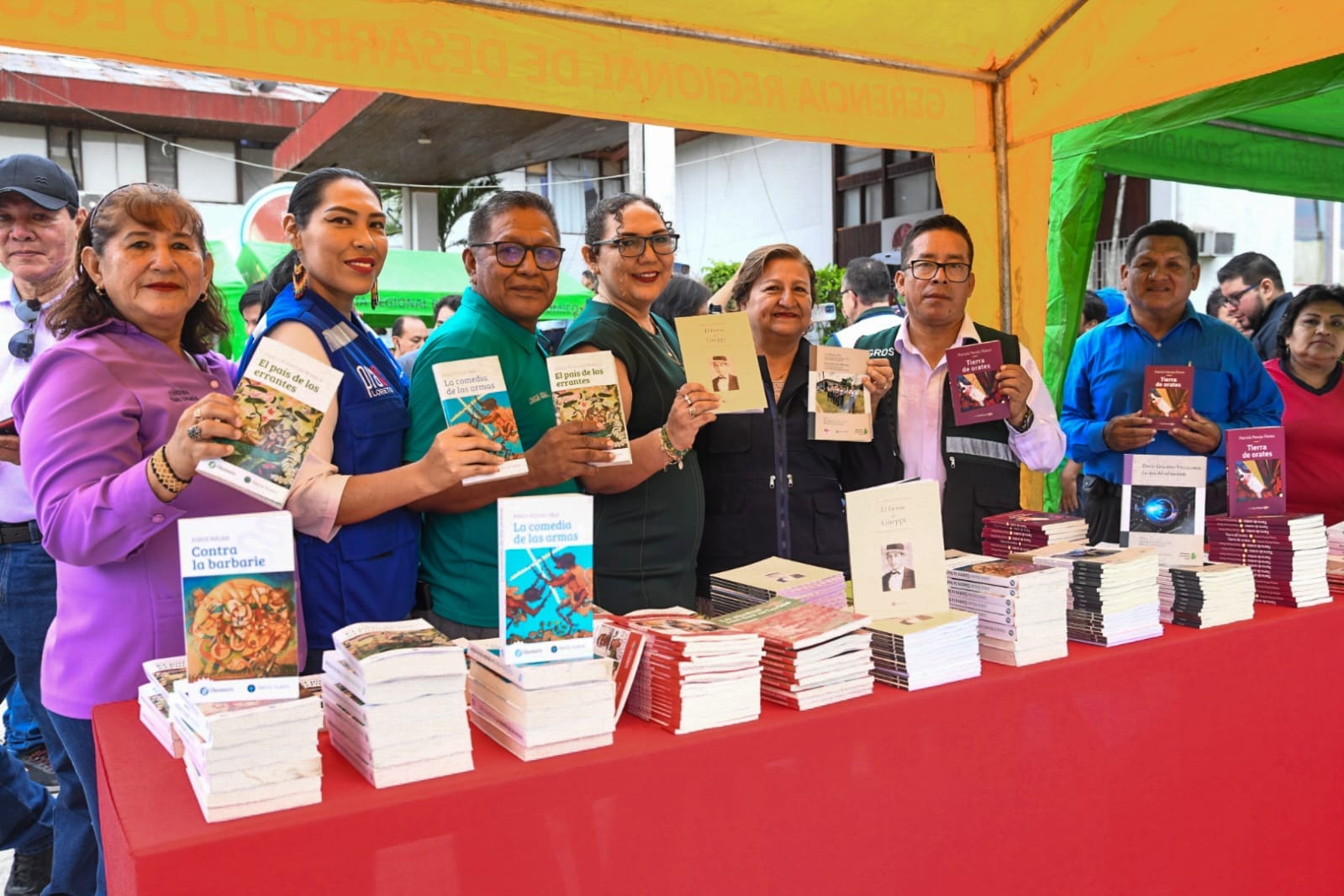Gobierno regional dona libros a instituciones educativas