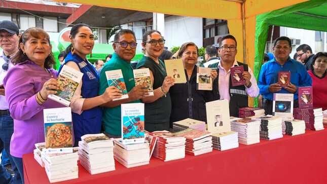 Gobierno regional dona libros a instituciones educativas