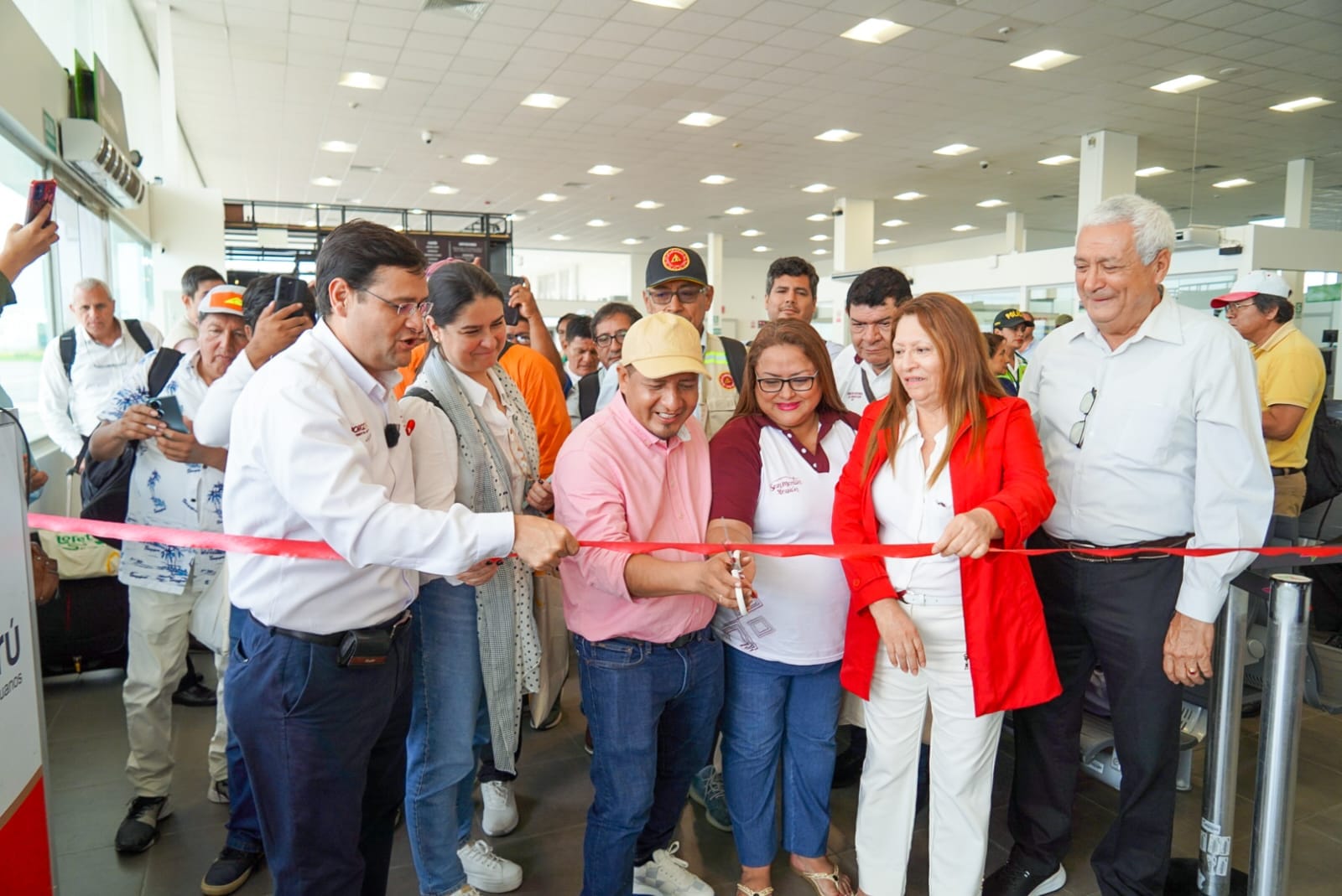 Gobernador Dr. René Chávez inaugura vuelo CHICLAYO - TARAPOTO - IQUITOS