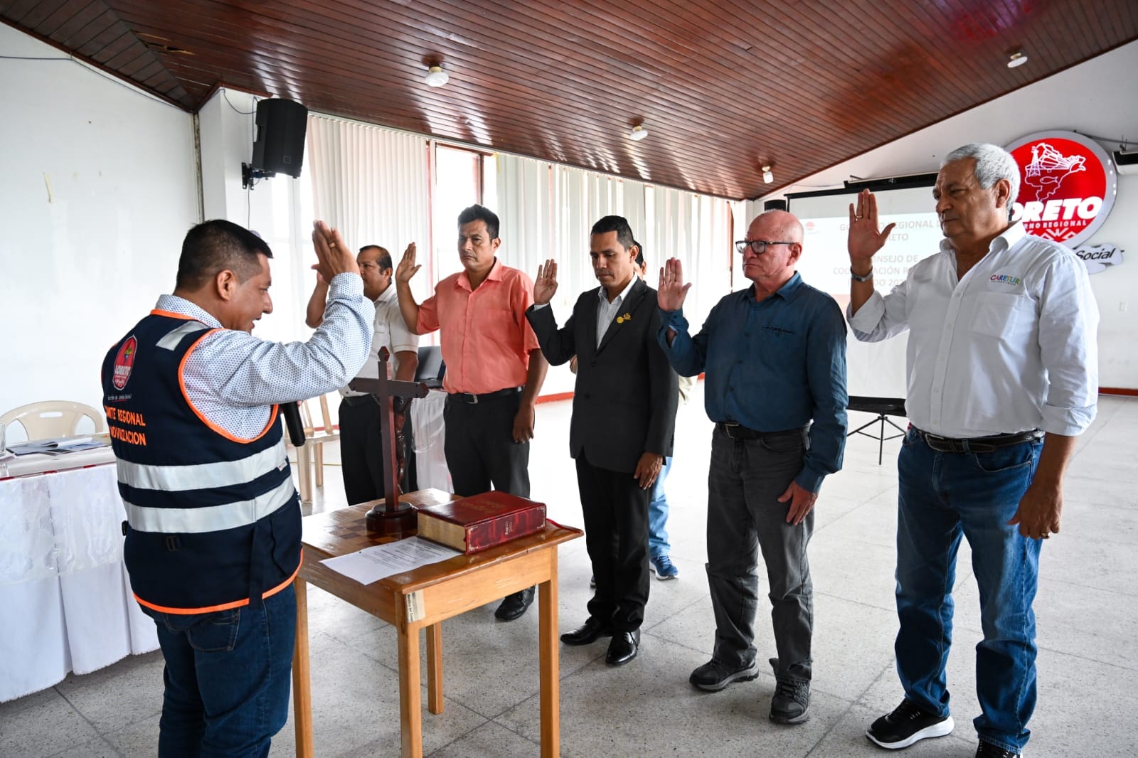Gobernador regional de loreto juramenta nuevos miembros del consejo de coordinación regional (CCR)
