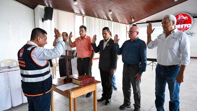 Gobernador regional de loreto juramenta nuevos miembros del consejo de coordinación regional (CCR)