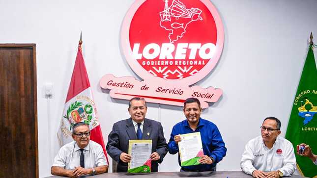 Gobernador regional de loreto firma convenio específico con rector de la UCP