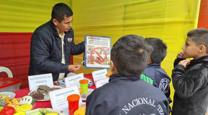 Más de 2 mil estudiantes de Villa El Salvador son atendidos en feria de salud