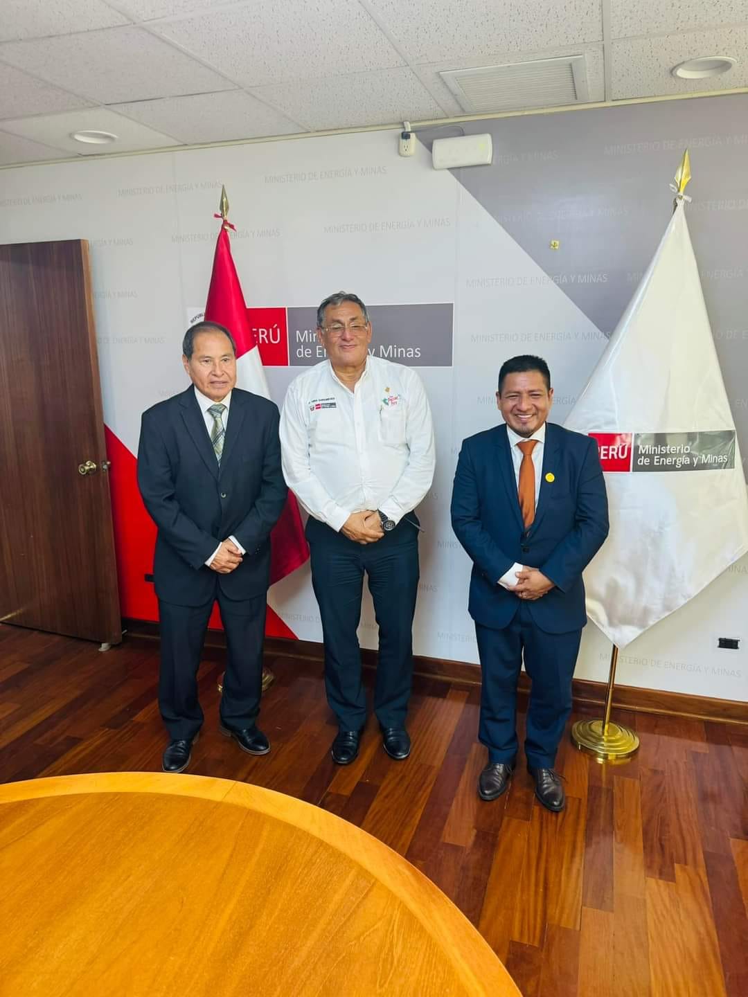 Gobernador Dr. René Chávez programa reactivación del lote 192 con ministro de energía y minas