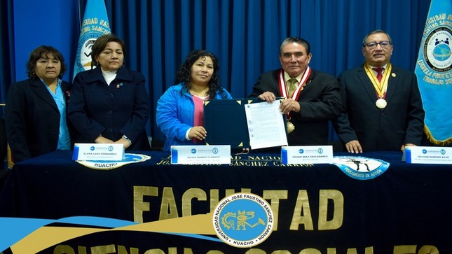 la E.P. de Trabajo Social de la UNJFSC y la I.E. Inicial N° 086 “Divino Niño Jesús” de Huacho, firmaron un convenio de cooperación que tendrá una duración de cinco años.