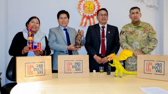 Concejo municipal participa en la ceremonia por el 203º Aniversario de la independencia del Perú en el establecimiento penitenciario de Puno